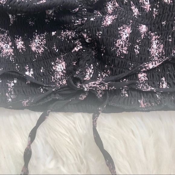 Almost Famous Cropped puff sleeve Top Smocked Sz. Large - Picture 4 of 7